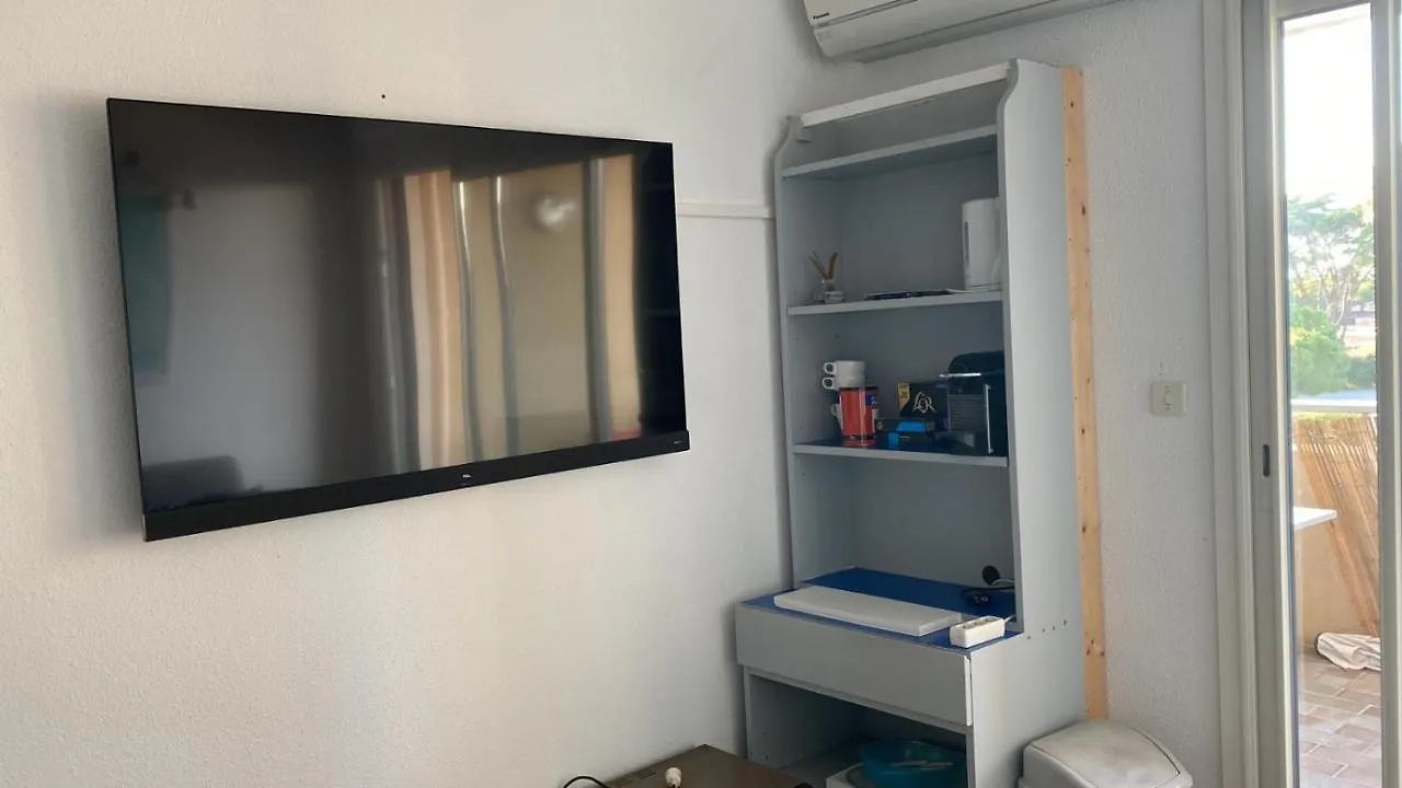 Sympathique Studio Climatise Sur Le Port De Hyeres France